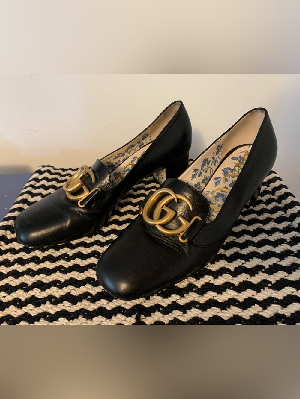 Gucci Black Leather Mid-Heel Pumps with Gold Double-G Buckle